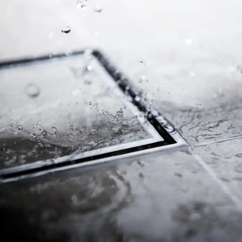 Golvbrunnssil Tebo Tile in Frame